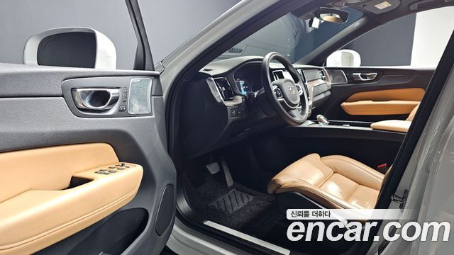 Volvo XC60 (II) B5 Inscription 2022 — фото 10