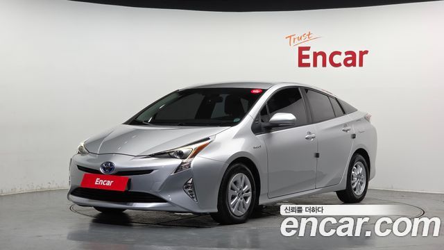 Toyota Prius (IV) 1.8 E 2017 — фото 1