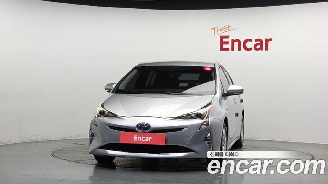 Toyota Prius (IV) 1.8 E 2017 — фото 3