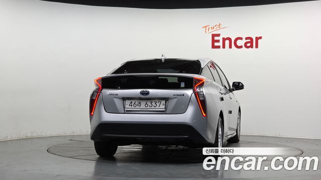 Toyota Prius (IV) 1.8 E 2017 — фото 4