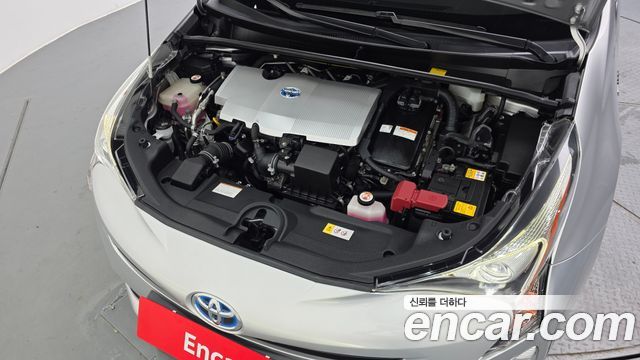 Toyota Prius (IV) 1.8 E 2017 — фото 6