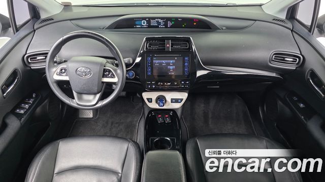 Toyota Prius (IV) 1.8 E 2017 — фото 7