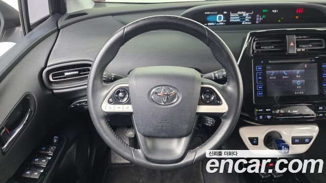 Toyota Prius (IV) 1.8 E 2017 — фото 13