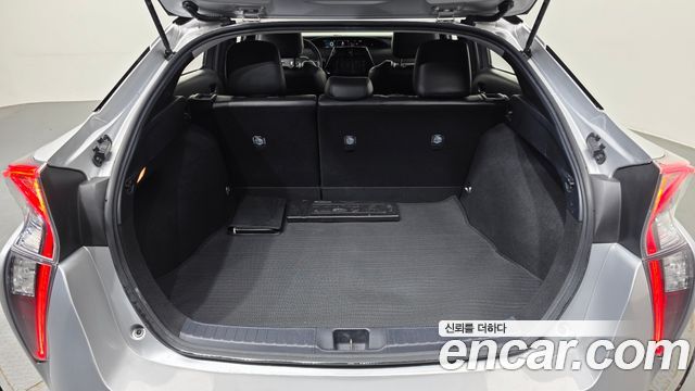 Toyota Prius (IV) 1.8 E 2017 — фото 20
