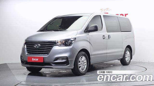 Hyundai Grand Starex Van 3-Seater Smart