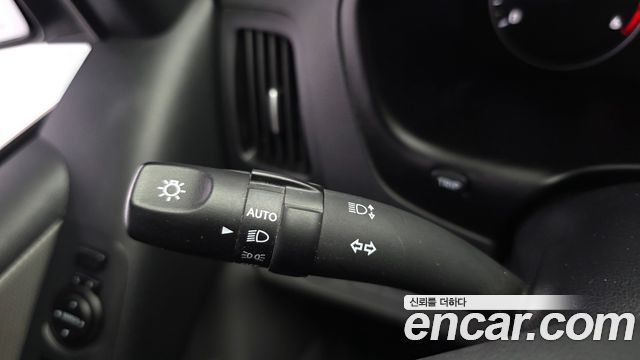 Hyundai Grand Starex Van 3-Seater Smart 2021 — фото 18