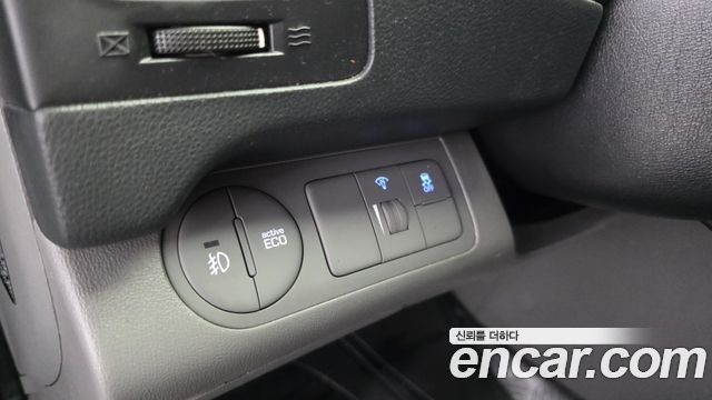 Hyundai Grand Starex Van 3-Seater Smart 2021 — фото 19