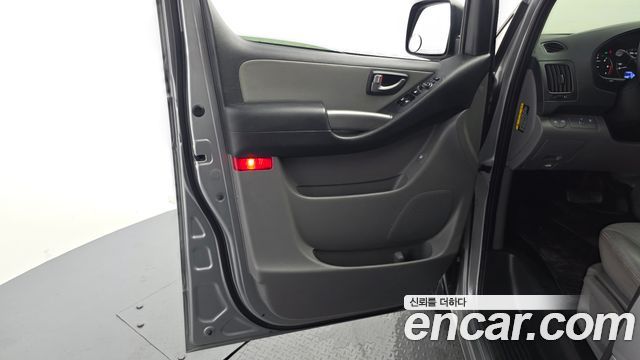 Hyundai Grand Starex Van 3-Seater Smart 2021 — фото 24