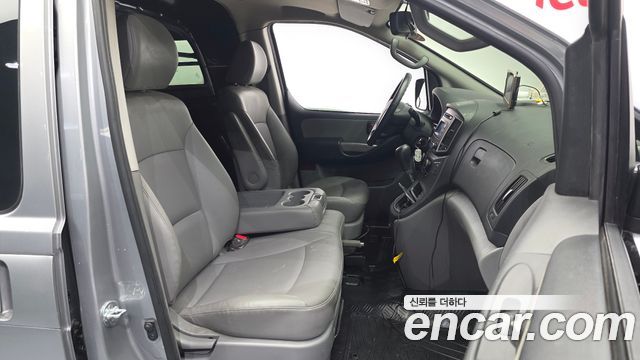 Hyundai Grand Starex Van 3-Seater Smart 2021 — фото 26
