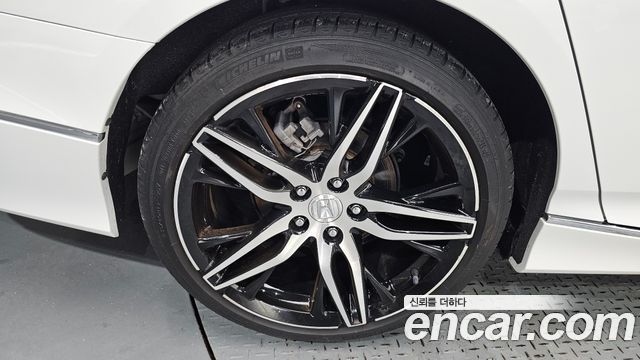 Honda Accord (X) 2.0 Hybrid Touring 2022 — фото 5
