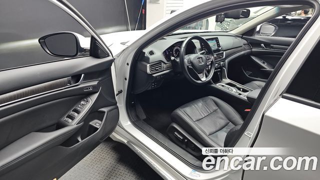 Honda Accord (X) 2.0 Hybrid Touring 2022 — фото 10