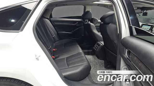 Honda Accord (X) 2.0 Hybrid Touring 2022 — фото 11
