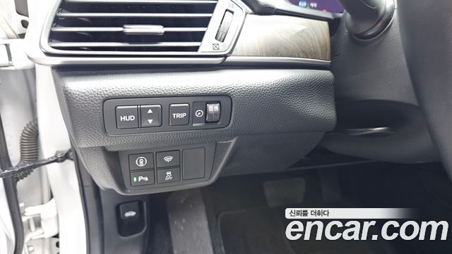 Honda Accord (X) 2.0 Hybrid Touring 2022 — фото 18