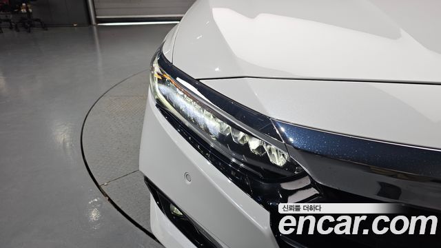 Honda Accord (X) 2.0 Hybrid Touring 2022 — фото 22