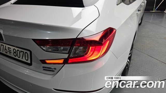 Honda Accord (X) 2.0 Hybrid Touring 2022 — фото 23
