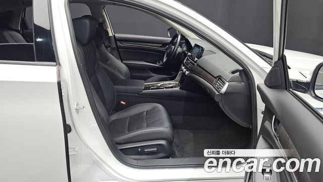 Honda Accord (X) 2.0 Hybrid Touring 2022 — фото 26