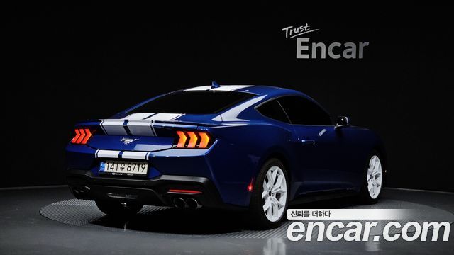Ford Mustang (VII) 2.3 EcoBoost Premium Coupe 2024 — фото 2