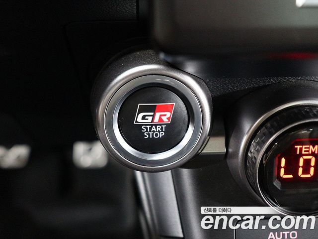 Toyota GR86 2.4 Premium 2024 — фото 10