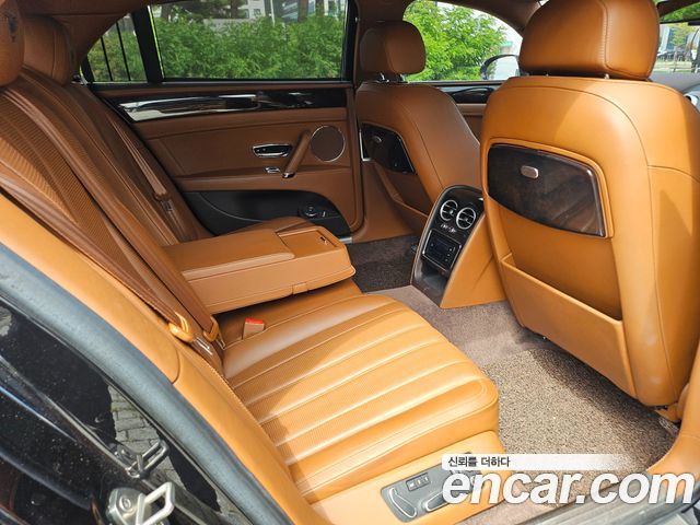Bentley Flying Spur (II) 4.0 2015 — фото 16