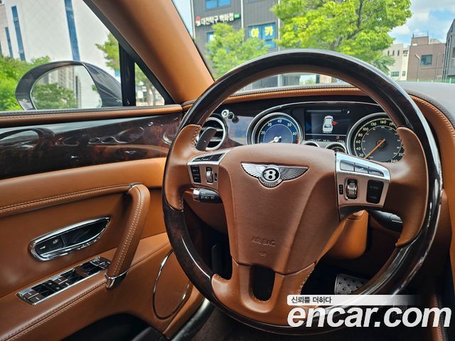 Bentley Flying Spur (II) 4.0 2015 — фото 23