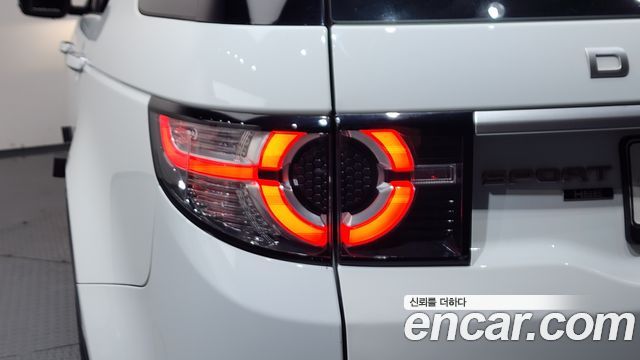 Land Rover Discovery Sport 2.0 TD4 HSE Luxury 2018 — фото 23