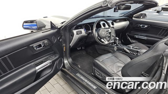 Ford Mustang GT Convertible 2017 — фото 10