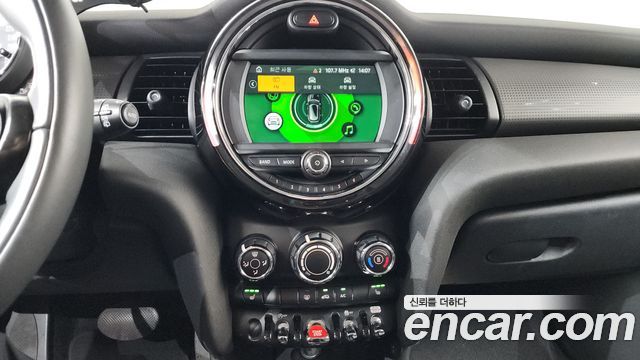 MINI Cooper Standard Third Generation 2020 — фото 12