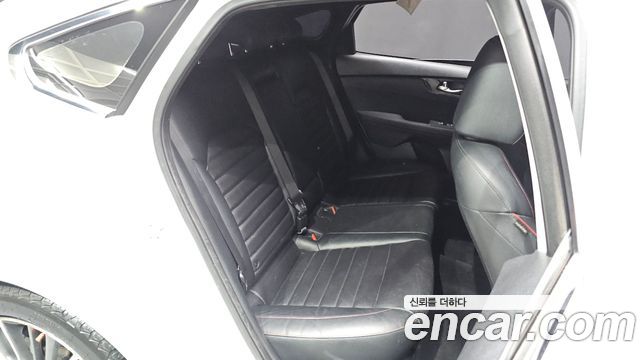 Kia K3 (II) 1.6 Turbo GT 5Door Signature 2022 — фото 11
