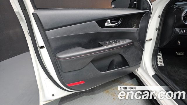 Kia K3 (II) 1.6 Turbo GT 5Door Signature 2022 — фото 24