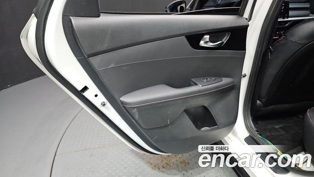 Kia K3 (II) 1.6 Turbo GT 5Door Signature 2022 — фото 25