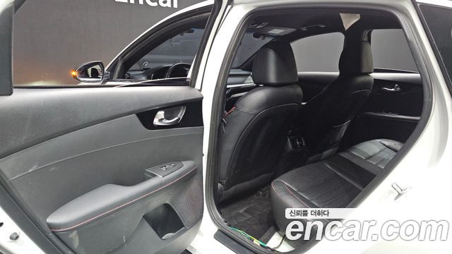 Kia K3 (II) 1.6 Turbo GT 5Door Signature 2022 — фото 26