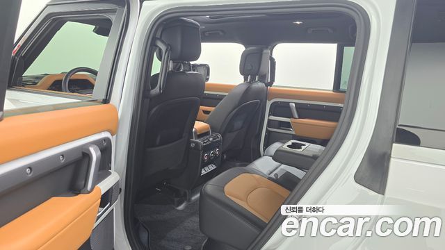 Land Rover Defender (L663) 110 D300 X-Dynamic HSE 2024 — фото 16