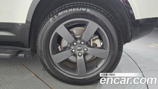 Land Rover Defender (L663) 110 D300 X-Dynamic HSE 2024 — фото 27