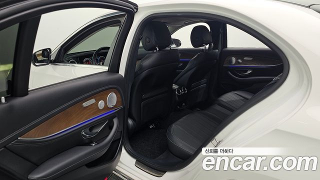 Mercedes-Benz E-Class (W213) E300e Exclusive 2019 — фото 11