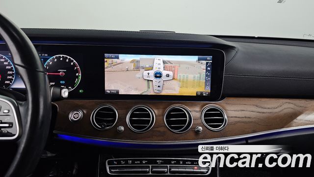 Mercedes-Benz E-Class (W213) E300e Exclusive 2019 — фото 12