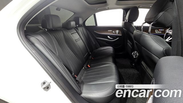 Mercedes-Benz E-Class (W213) E300e Exclusive 2019 — фото 17