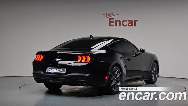 Ford Mustang (VII) 2.3 EcoBoost Premium Coupe 2024 — фото 2