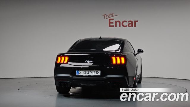 Ford Mustang (VII) 2.3 EcoBoost Premium Coupe 2024 — фото 4
