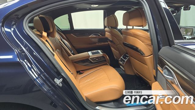 BMW 7 Series (G11) 730d xDrive Design Pure Excellence 2020 — фото 11