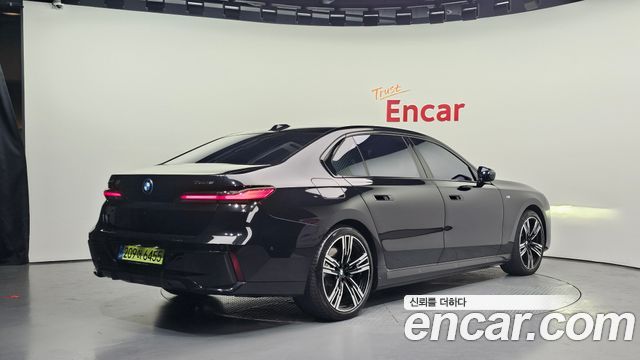 BMW 7 Series (G70) 750e xDrive M Sport 2025 — фото 2