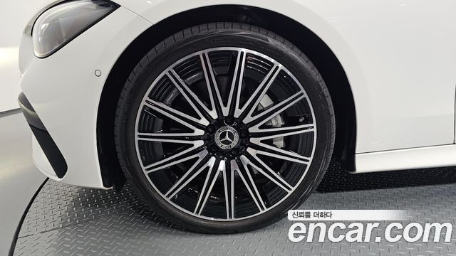 Mercedes-Benz CLE-Class (C236) CLE450 4MATIC Cabriolet 2025 — фото 5