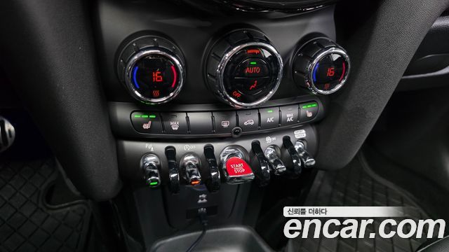 MINI Cooper Classic Plus 3rd 2024 — фото 17