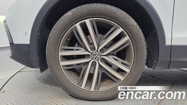 Volkswagen Tiguan (II) 2.0 TDI 4Motion Prestige 2023 — фото 5