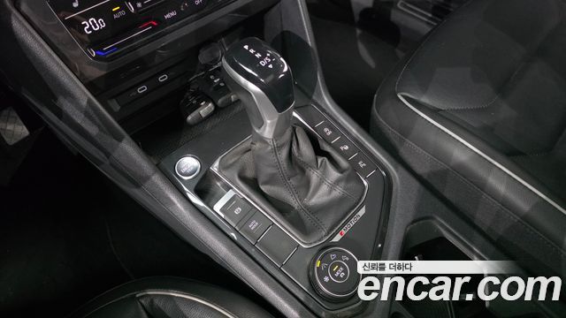 Volkswagen Tiguan (II) 2.0 TDI 4Motion Prestige 2023 — фото 9