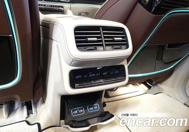 Mercedes-Benz GLS-Class (X167) Maybach GLS600 4MATIC Manufakur 2025 — фото 24