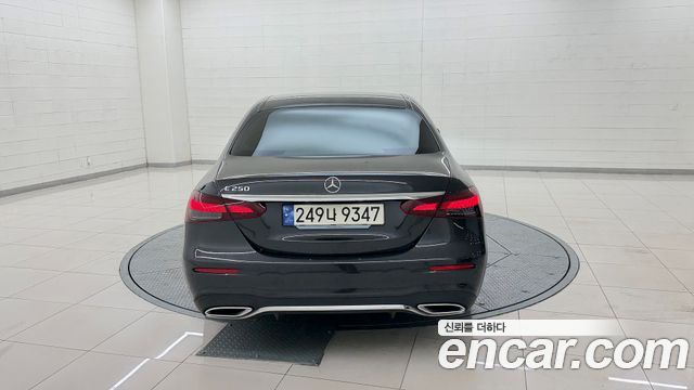 Mercedes-Benz E-Class (W213) E250 AMG Line 2023 — фото 4