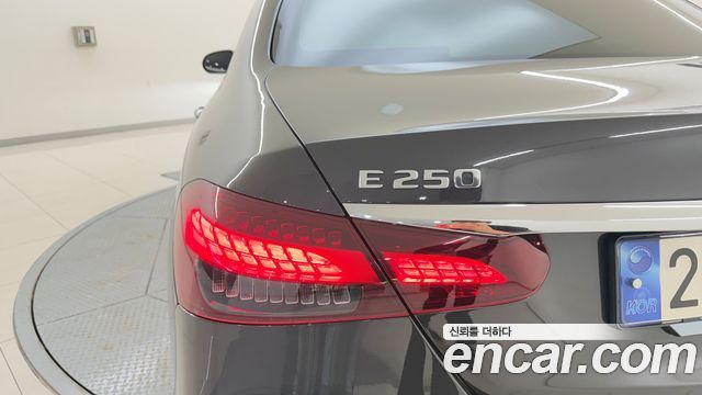 Mercedes-Benz E-Class (W213) E250 AMG Line 2023 — фото 15