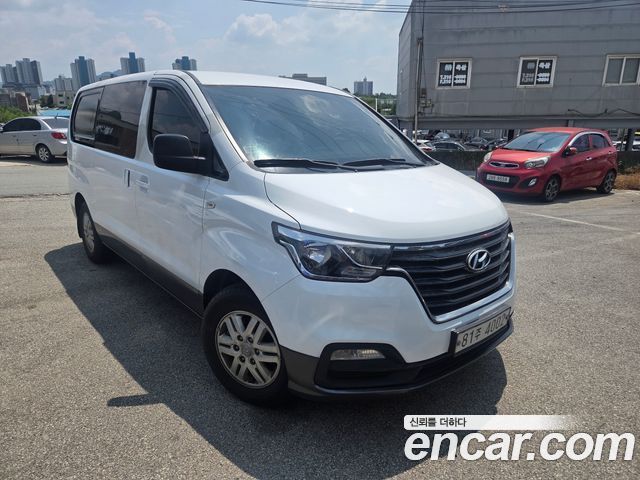 Hyundai Grand Starex Van 5-Seater Smart