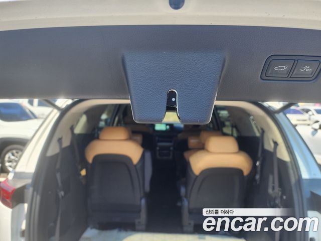 Kia Carnival (IV) 9-Seater Signature 2023 — фото 16