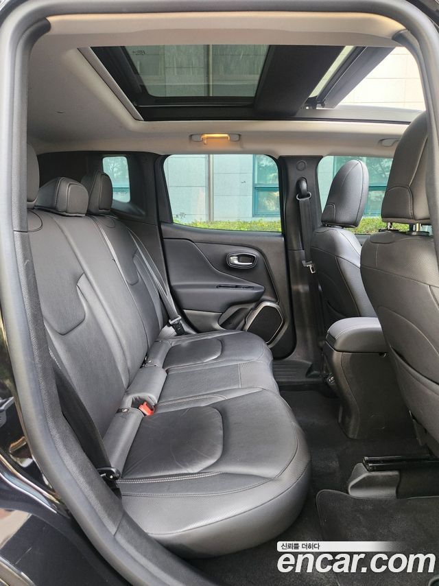 Jeep Renegade 2.4 Limited 2019 — фото 15